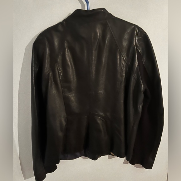 Danier Genuine Leather Jacket with stretchy cotton panel. XL - Picture 2 of 4